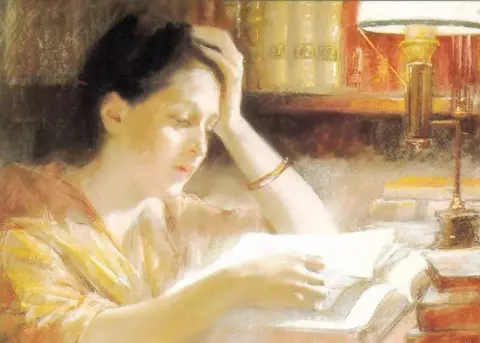 読書する女性