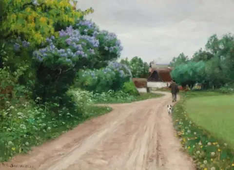 乡村道路与开花的百合花