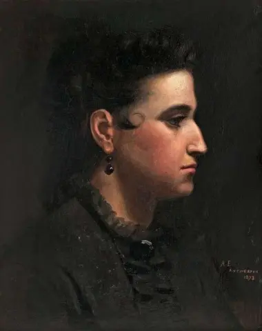 صورة لامرأة