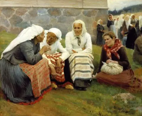 نساء روكولاهتي على تلة الكنيسة