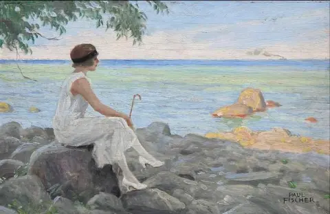 Eine junge Frau mit ihrem Sonnenschirm am Strand