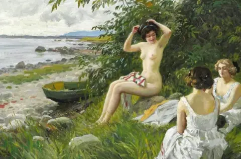 Drei junge Frauen am Strand