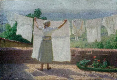 在阳光下晒衣服