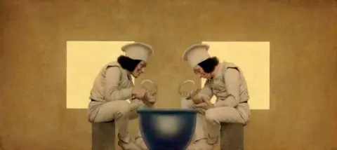 两个厨师削土豆皮 1925