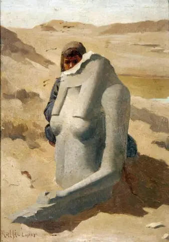 Ребенок за статуей