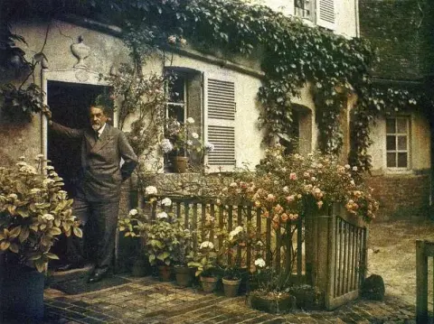 Le Sidaner em seu jardim em Gerberoy