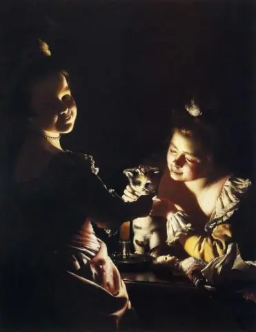 Två flickor som klär en kattunge i levande ljus 1768-70